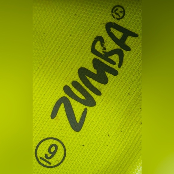 Zumba Fitness Gray Gloss & Volt Yellow Logo Sneakers, Size 9 - Picture 8 of 9
